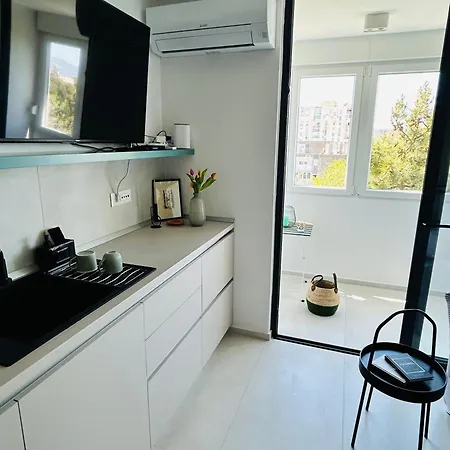 Designer Frame Daire *