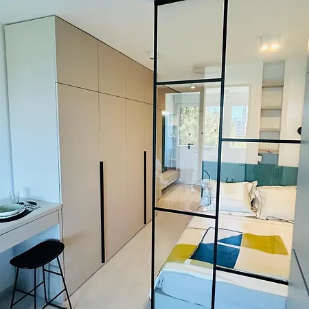 דירה Designer Frame
